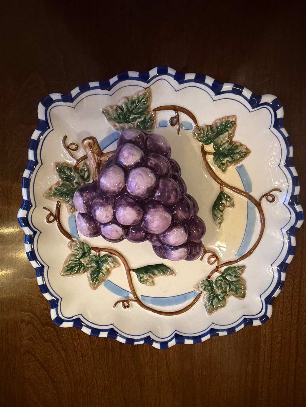 GANZ  3-D ceramic Purple Grape  wall hanging Plate with Blue & white  Trim
